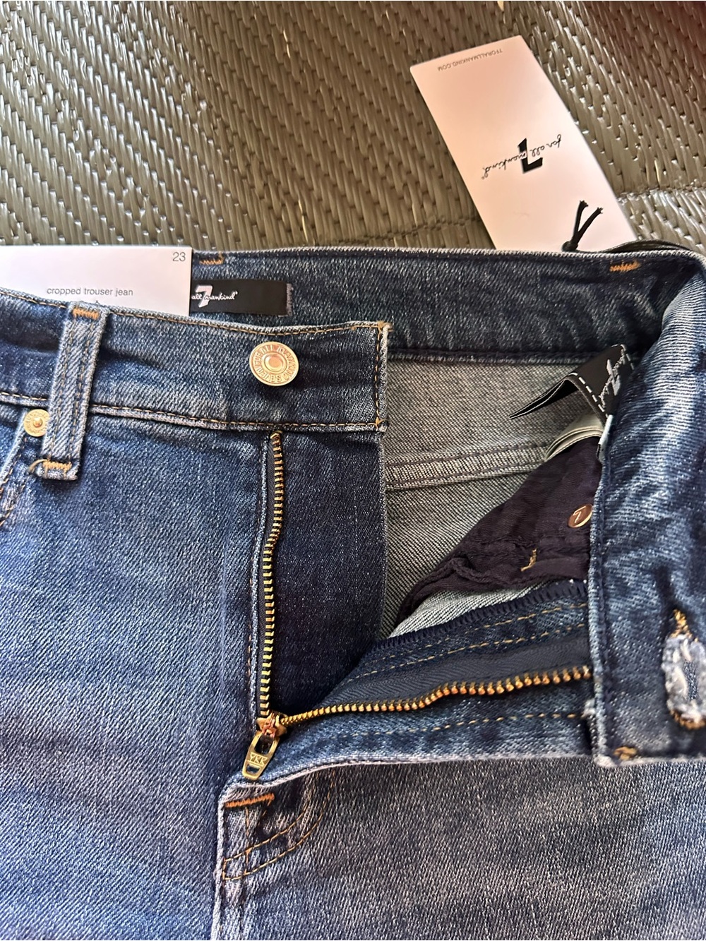 7 For All Mankind Cropped Alexa Raw Hem Ankle Crop Size 23 Jeans 26â Inseam - Picture 6 of 11